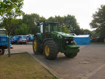Neben Alttechnik war auch dieser John Deere 8430 im AGRA Park zu sehen