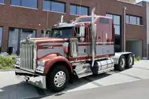 Eine Kennworth Zugmaschine die am 14.6.25 beim 15 Jährigen Jubiläum des Trucker Land in Huttwil stand.