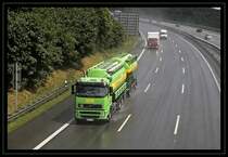 VOLVO FH 440PS Euro5 von RTG AGRAVIS Raiffeisen ist durch das Sauerland unterwegs. Das Arbeitsgebiet von AGRAVIS erstreckt sich �ber die Regionen Westfalen-Lippe, Niedersachsen, Bremen, Berlin, Brandenburg und Sachsen-Anhalt.
