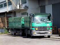 ACTROS1840 mit Dreiachshnger wurde soeben mit Raps beim Lgh. RIED i.I. befllt 090725