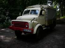 �berrascht war ich als ich diesen alten Hanomag-LKW mitten im Wald am 24.Juli 2009 in Bergen/R�gen antraf.