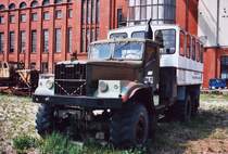 Kraz 255 B mit Aufsatz zum Personentransport steht im Energiemuseum Knappenrode.