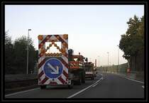 Absperrtafel und ATEGO 1829(?) auf der A565.