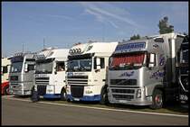 Gruppenbild (v.l.n.r.): MAN TGA 18.480XXL, Zwei DAF XF105.460SCC  SuperSpaceCab  von ATL AgrarTransport & Logistik GmbH & CO. KG und ein VOLVO FH16 660PS der Spediton Nussbaum