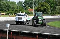 vorbereiten und pflegen der Bahn ist sehr viel
ein W50 sprengwagen wssert und der John Deer schleppt die Bahn plan

beim Lauf zur LMMV & OBC am 27.06.09 im Stralsunder Speedway-Stadion  Paul-Greifzu  des MC Nordstern