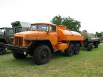 Lkw Ural 375 Tankwagen mit H�nger beim Museumsfest des Blaulichtmuseums in Beuster 22.07.2009