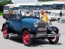 FORD Bj.1928 wird am Oldtimersammelplatz in Waldzell eingewiesen; 090726