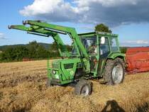 Deutz 5206 auf einem abgeernteten Getreidefeld in 36100 Petersberg-Marbach am 28.07.2009