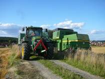 John Deere 1188 bei der Korntankentleerung w�hrend der Getreidernte 2009 in 36100 Petersberg-Marbach