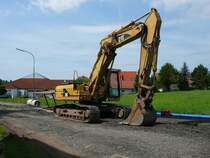 CAT 325B auf einer Baustelle in 36088 H�nfeld-Mackenzell, 29.07.2009