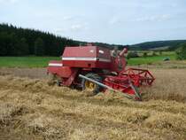 MF 186 unterwegs auf einem Getreidefeld in der Gemarkung von H�nfeld-R�ckers am 29.07.09
