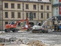 ATLAS-Bagger im Duett auf der Parkhausbaustelle am Uni-Platz in Fulda, 30.07.09