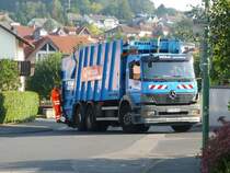 MB Actros 2533 des Entsorgungsunternehmens  VEOLIA  zur Altpapierentsorgung in 36100 Petersberg-Marbach im August 2009