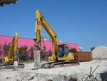 Komatsu PC210LC im Duett auf einer Baustelle in Fulda im August 2009