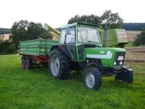 Deutz D 7207C steht neben einem Getreidefeld in Fulda-Dietershan im August 2009