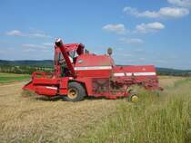 MF 186 bei der Getreideernte in der Gemarkung von Fulda-Dietershan im Juli 2009