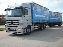 Mercedes-LKW am 04.August 2009 auf einem Parkplatz in Bergen/Rgen.