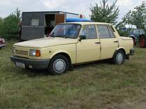 Pkw Wartburg 1.3 aus Potsdam beim 11. Perleberger Oldtimer- und Militrfahrzeugtreffen, Flugplatz Perleberg 12.07.2009
