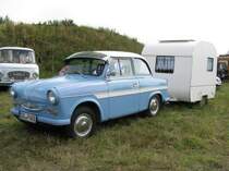 Pkw Trabant P 50 mit Wohnanhnger aus dem Landkreis Stendal beim 11. Perleberger Oldtimer- und Militrfahrzeugtreffen, Flugplatz Perleberg 12.07.2009