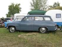 Pkw Skoda  Octavia  Combi aus der Hanestadt Wismar beim 11. Perleberger Oldtimer- und Militrfahrzeugtreffen, Flugplatz Perleberg 12.07.2009