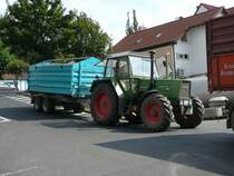 Fendt Favorit 611 zur Getreideanlieferung bei der Raiffeisen-Warenzentrale in 36088 Hnfeld im August 2009
