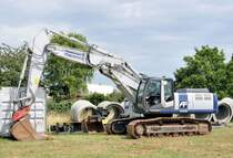 Hitachi ZX250LO-3, Kettenbagger mit Schaufel, 01.08.2009 in Euskirchen.