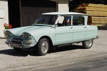 Am 28.07.2009 im franz�sischen Jura, nahe der Grenze zur Schweiz, stand am Strassenrand dieser Citroen Ami 6