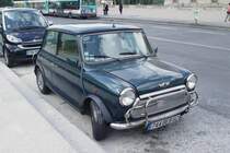 Am 19.07.2009 in Paris stand er am Strassenrand, dieser schwarze Mini