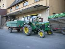 John Deere 2040 nach der Entladung des Anh�ngers auf dem Betriebshof der Raiffeisenwarenzentrale in 36088 H�nfeld, August 2009