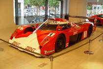 Am 17.07.2009 war in den Verkaufs- und Ausstellungsr�umen von Toyota auf den Champs-Elys�es in Paris u.a. auch dieser Le Mans Rennwagen ausgestellt.
