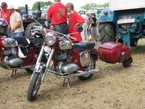 Motorrad JAWA 350 mit Anh�nger PAv 40 aus dem landkreis Nordwestmecklenburg beim 16. Oldtimer- und Traktorentreffen, Alt Schwerin/Meckl. 08.08.2009