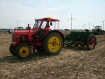 Der 40er Famulus mit Legemaschine wartet beim Schleppertreffen in Rottelsdorf auf seinen n�chsten Einsatz