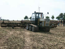 Der ZT Gleisbandschlepper war in Rottelsdorf mit dem Kopplungswagen mit Kr�melwalzen best�ckt bei der Feldbestellung t�tig und wartet auf seinen n�chsten einsatz