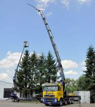 Volvo FH 520 Autokran mit  ausgefahrenem Ger�t , Firma Kurth Autokrane - Industrieausstellung in Bad M�nstereifel 04.07.2009