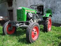 LINDNER; Typ17 mit der FahrgNr5601 aus dem Jahre 1956 wartet auf die Ausfahrt in Antiesenhofen; 090809