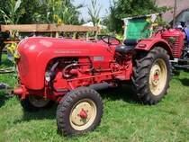 PORSCHE-Diesel(Baumuster329) mit der FahrgestellNr.3294946 wartet auf die Ausfahrt in Antiesenhofen; 090809