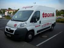 Peugeot-Boxer am 17.August 2009 vor dem Baumarkt in Bergen/R�gen.