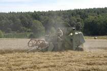 ... eine staubige Angelegenheit - Claas Columbus auf einem Feld in Fulda-Dietershan, August 2009