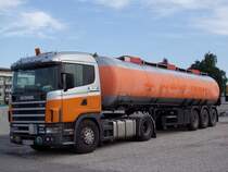 SCANIA-124L-400 steht am Messegel�nde in Ried i.I.,und ist mit Fl�ssigasphalt beladen; 090817