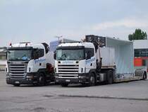  SCANIA-Doppelpack  R420 u.142L-440 stehen mit ihren Polyesterschwimmb�dern am Messegl�nde in Ried i.I.; 090817