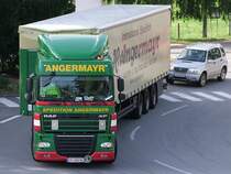 DAF_XF105.460 wird scheinbar von einem  Sto�stangenputzer  verfolgt; 090817