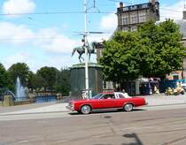 Ein 1978&acute;er Lincoln Mark IV Coupe. fotografiert in Den Haag, Niederlande am 25-07-2009. 