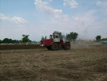 Der K700 drehte ebenfalls eine Runde �ber den Acker beim Schleppertreffen in Rottelsdorf