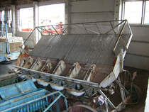 Diese alte Kartoffellegemaschine stand in einem Unterstand beim Schleppertreffen in Rottelsdorf 