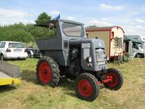 Traktor RS 03-30  AKTIVIST  beim 16. Oldtimer- und Traktorentreffen, Alt Schwerin/Meckl. 08.08.2009
