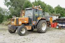 Dieser Traktor RENAULT 750 - E 1725 - geh�rt der Museumseisenbahn TRANSVAP und war am 21.07.2009 am Bahnhof der Transvap abgestellt.