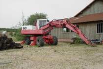 Dieser Radbagger, Typ 60P der Marke POCLAIN, geh�rt der Museumseisenbahn TRANSVAP, abgestellt am Bahnhof der TRANSVAP. Der Bagger ist Baujahr 1980 und hat 70 PS 