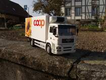 Modell eines MAN TGA von Coop im Massstab 1:24 (Vorbild MAN TGA nr.31 von Coop VRE Bern). Dieses Modell ist ein Eigenbau aus EMEK Bestandteilen...