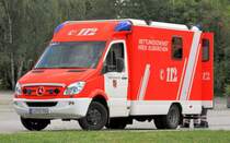 Mercedes Rettungswagen im Notarzteinsatz, am 07.08.2009 auf dem Schulhof-Parkplatz in EU-Flamersheim. Patient wurde mit dem Rettungshubschrauber abtransportiert. 