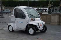 Dieses kuriose Gef�hrt mit einem Elektroantrieb sah ich am 19.07.2009 auf der Place de la Concorde in Paris. Ein GEM e2 NEV, Global Electric Motor Car, zur Chrysler Gruppe geh�rend.